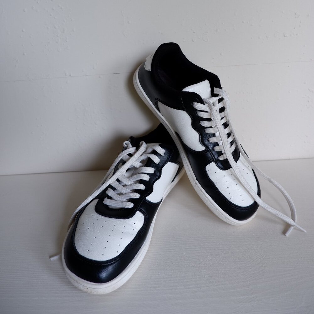 Women's Feel Grounds Black and White Courtside Barefoot Shoes